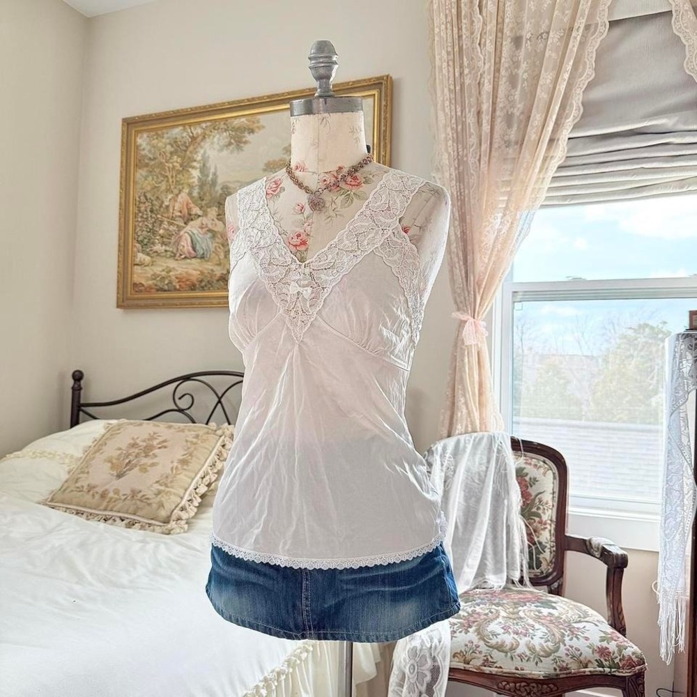 white lace cami  Y2K white lace trim cami lady manhattan size medium